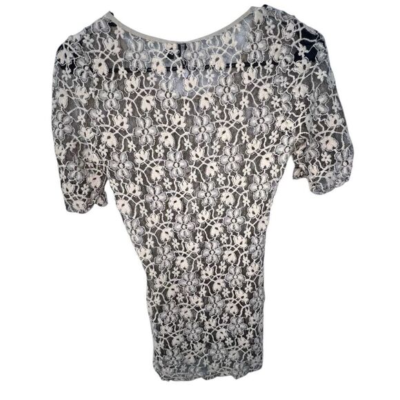 BKE Sheer Cream and Black Crocheted Floral Stretchy Short Sleeve Blouse - Picture 5 of 5